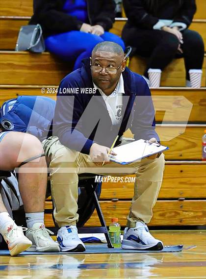 Thumbnail 3 in St. John The Baptist vs Wilton (New York Holiday Invitational) photogallery.