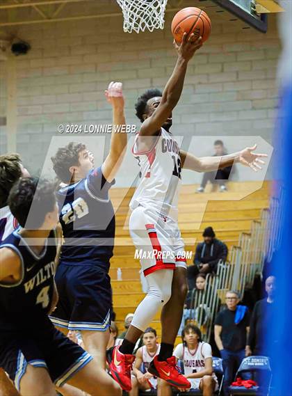 Thumbnail 2 in St. John The Baptist vs Wilton (New York Holiday Invitational) photogallery.