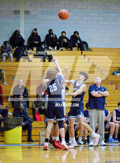 Thumbnail 2 in St. John The Baptist vs Wilton (New York Holiday Invitational) photogallery.