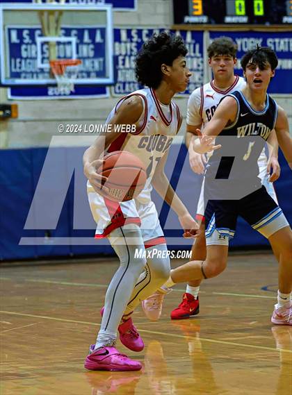 Thumbnail 3 in St. John The Baptist vs Wilton (New York Holiday Invitational) photogallery.