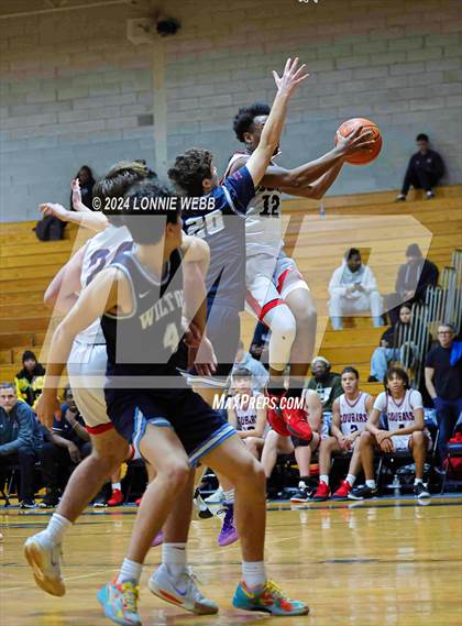 Thumbnail 3 in St. John The Baptist vs Wilton (New York Holiday Invitational) photogallery.