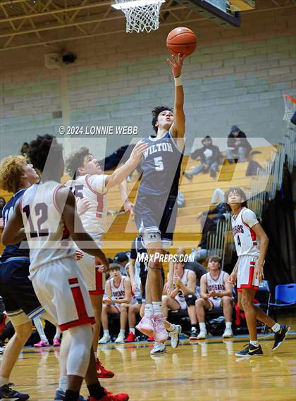 Thumbnail 3 in St. John The Baptist vs Wilton (New York Holiday Invitational) photogallery.