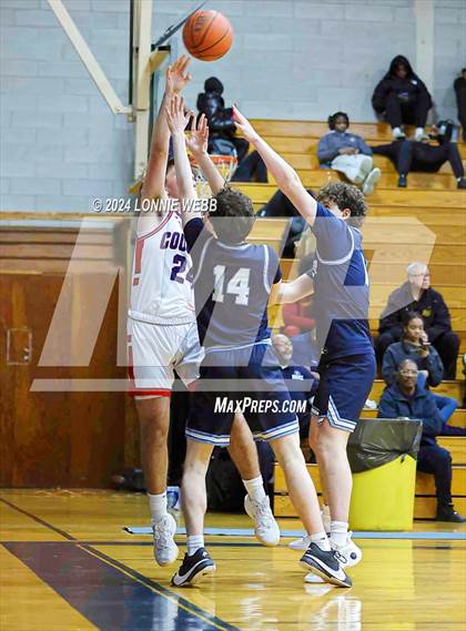 Thumbnail 3 in St. John The Baptist vs Wilton (New York Holiday Invitational) photogallery.