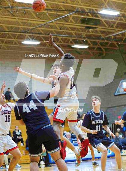 Thumbnail 1 in St. John The Baptist vs Wilton (New York Holiday Invitational) photogallery.