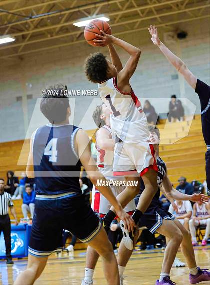 Thumbnail 2 in St. John The Baptist vs Wilton (New York Holiday Invitational) photogallery.