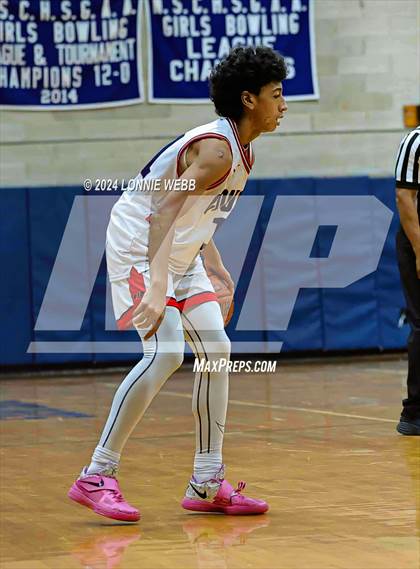 Thumbnail 2 in St. John The Baptist vs Wilton (New York Holiday Invitational) photogallery.