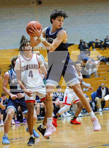 Thumbnail 2 in St. John The Baptist vs Wilton (New York Holiday Invitational) photogallery.