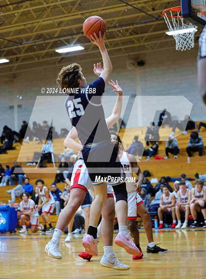 Thumbnail 2 in St. John The Baptist vs Wilton (New York Holiday Invitational) photogallery.