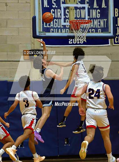 Thumbnail 3 in St. John The Baptist vs Wilton (New York Holiday Invitational) photogallery.