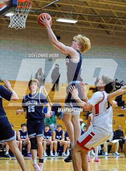 Thumbnail 1 in St. John The Baptist vs Wilton (New York Holiday Invitational) photogallery.