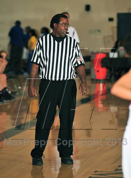 Thumbnail 3 in Downey vs. Laguna Beach (MaxPreps Holiday Classic) photogallery.