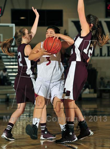 Thumbnail 1 in Downey vs. Laguna Beach (MaxPreps Holiday Classic) photogallery.