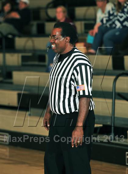 Thumbnail 2 in Downey vs. Laguna Beach (MaxPreps Holiday Classic) photogallery.