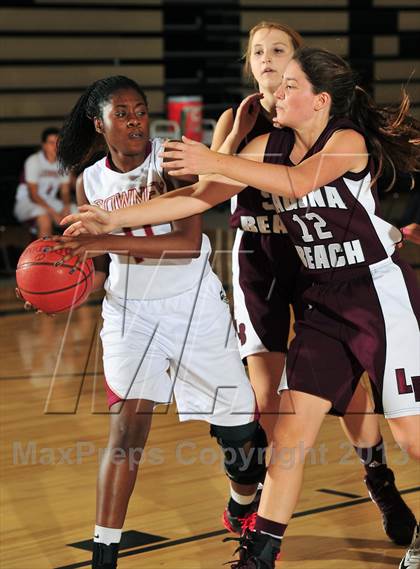 Thumbnail 3 in Downey vs. Laguna Beach (MaxPreps Holiday Classic) photogallery.