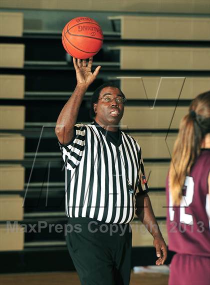 Thumbnail 1 in Downey vs. Laguna Beach (MaxPreps Holiday Classic) photogallery.