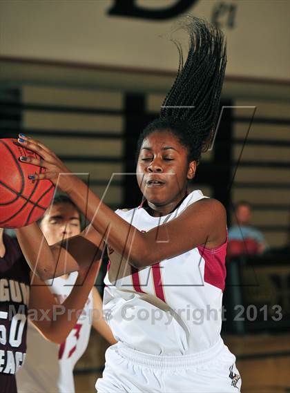 Thumbnail 1 in Downey vs. Laguna Beach (MaxPreps Holiday Classic) photogallery.