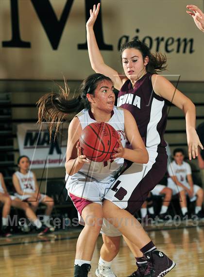 Thumbnail 2 in Downey vs. Laguna Beach (MaxPreps Holiday Classic) photogallery.