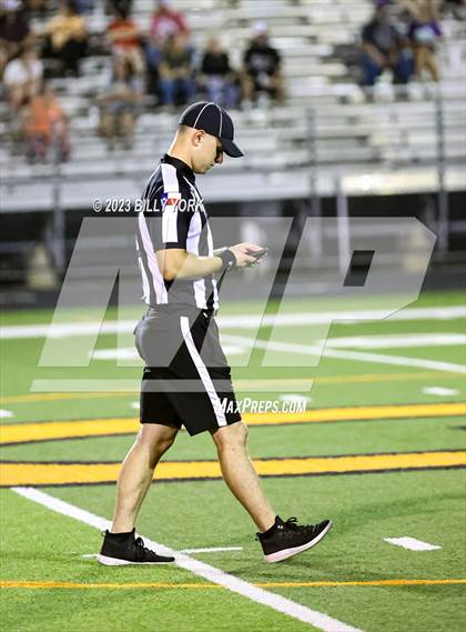Thumbnail 2 in Grand Saline vs Edgewood photogallery.
