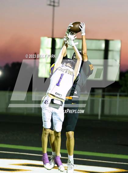 Thumbnail 2 in Grand Saline vs Edgewood photogallery.