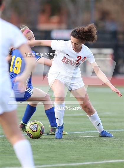 Thumbnail 3 in Benet Academy vs. Lyons photogallery.
