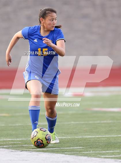 Thumbnail 3 in Benet Academy vs. Lyons photogallery.