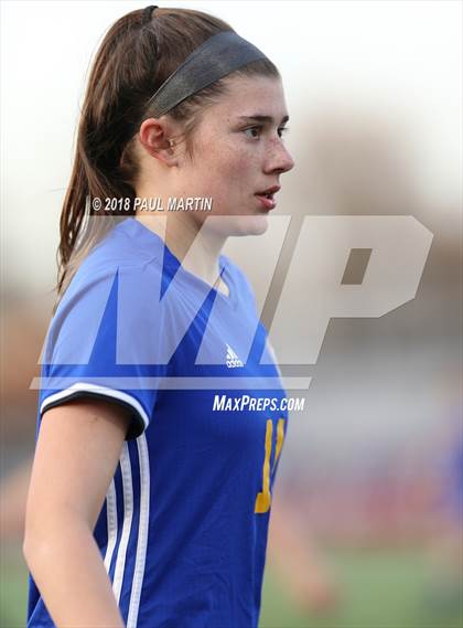 Thumbnail 2 in Benet Academy vs. Lyons photogallery.