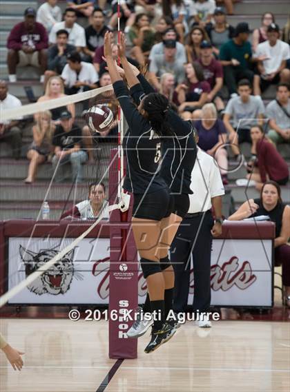 Thumbnail 2 in Paloma Valley vs. Murrieta Mesa photogallery.