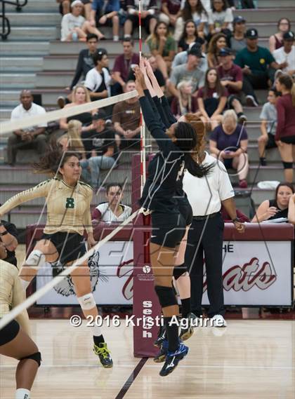 Thumbnail 2 in Paloma Valley vs. Murrieta Mesa photogallery.