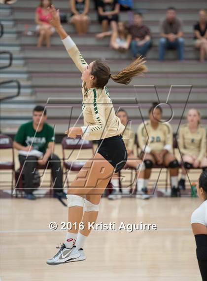 Thumbnail 2 in Paloma Valley vs. Murrieta Mesa photogallery.