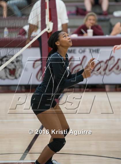 Thumbnail 3 in Paloma Valley vs. Murrieta Mesa photogallery.