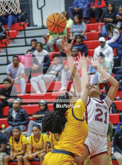 Thumbnail 3 in Union Grove vs. Eagle's Landing (Region 2-AAAAA Tournament) photogallery.