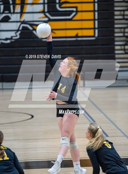 Thumbnail 3 in Casteel vs Gilbert photogallery.
