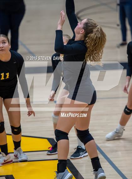 Thumbnail 3 in Casteel vs Gilbert photogallery.