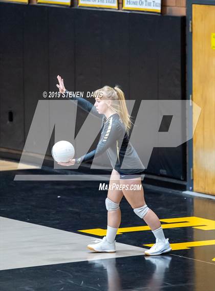 Thumbnail 2 in Casteel vs Gilbert photogallery.