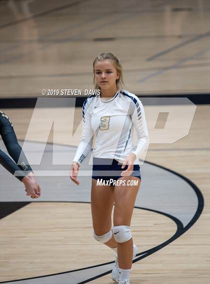 Thumbnail 2 in Casteel vs Gilbert photogallery.