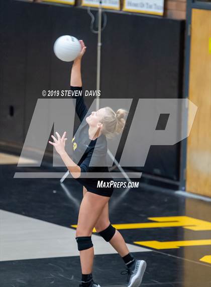 Thumbnail 2 in Casteel vs Gilbert photogallery.