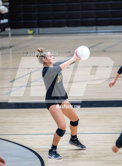 Thumbnail 3 in Casteel vs Gilbert photogallery.