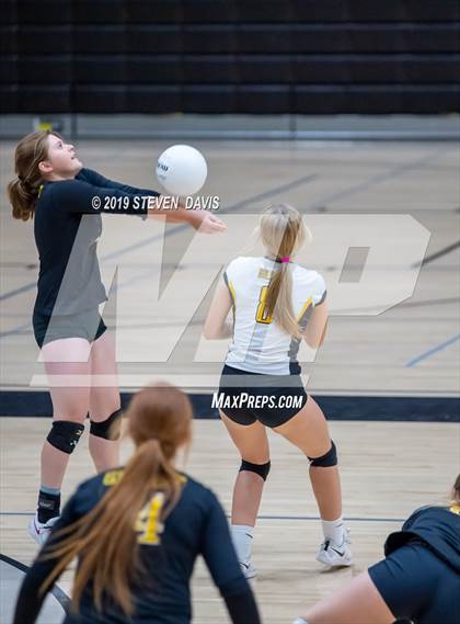 Thumbnail 3 in Casteel vs Gilbert photogallery.