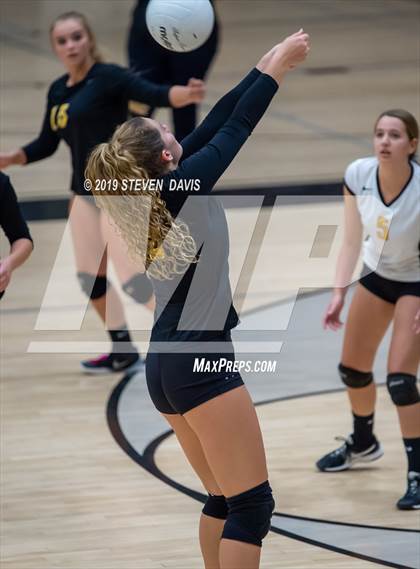Thumbnail 3 in Casteel vs Gilbert photogallery.