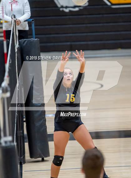 Thumbnail 2 in Casteel vs Gilbert photogallery.