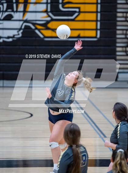 Thumbnail 1 in Casteel vs Gilbert photogallery.