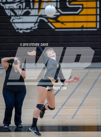 Thumbnail 2 in Casteel vs Gilbert photogallery.