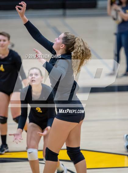 Thumbnail 1 in Casteel vs Gilbert photogallery.