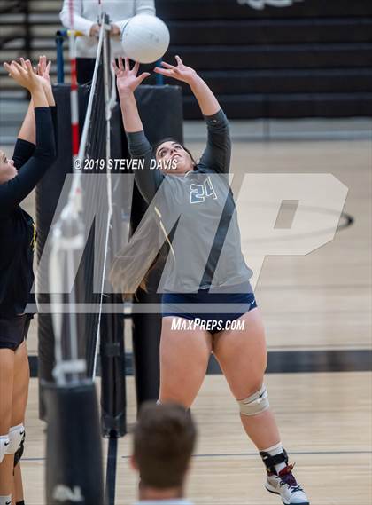 Thumbnail 2 in Casteel vs Gilbert photogallery.