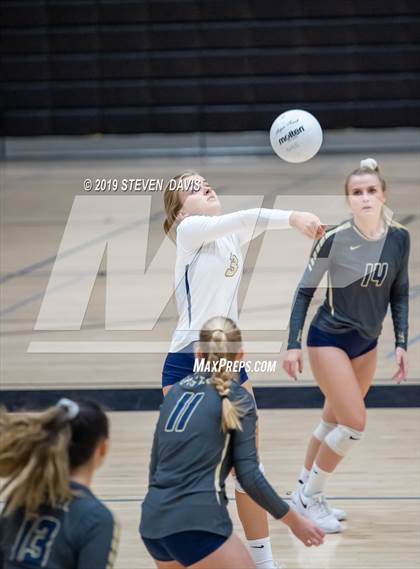 Thumbnail 1 in Casteel vs Gilbert photogallery.