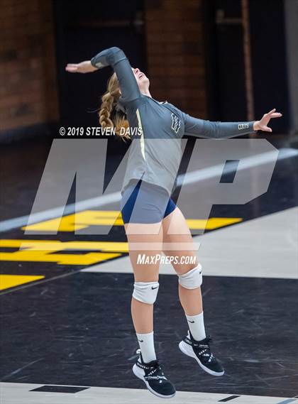 Thumbnail 2 in Casteel vs Gilbert photogallery.