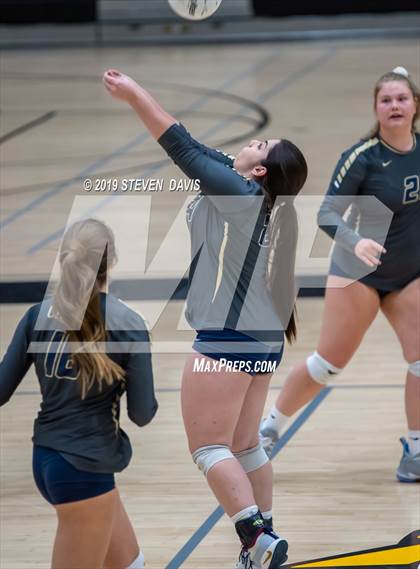 Thumbnail 3 in Casteel vs Gilbert photogallery.