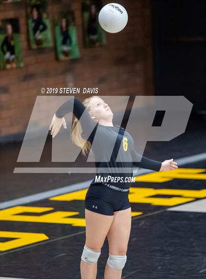 Thumbnail 2 in Casteel vs Gilbert photogallery.