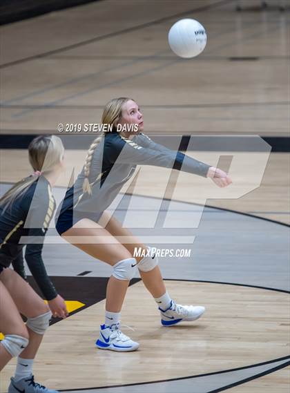Thumbnail 3 in Casteel vs Gilbert photogallery.