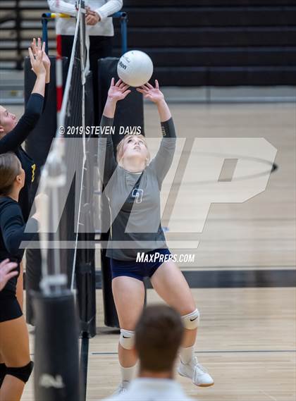 Thumbnail 3 in Casteel vs Gilbert photogallery.